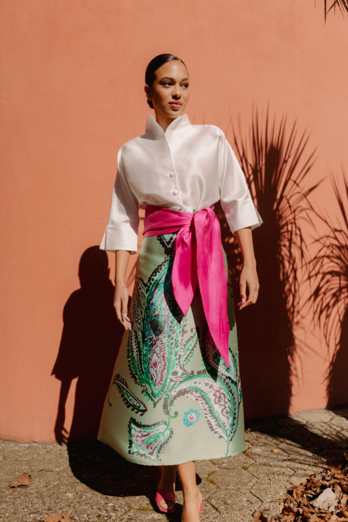 Oni Onik jurk met kleurrijke print en elegante pasvorm