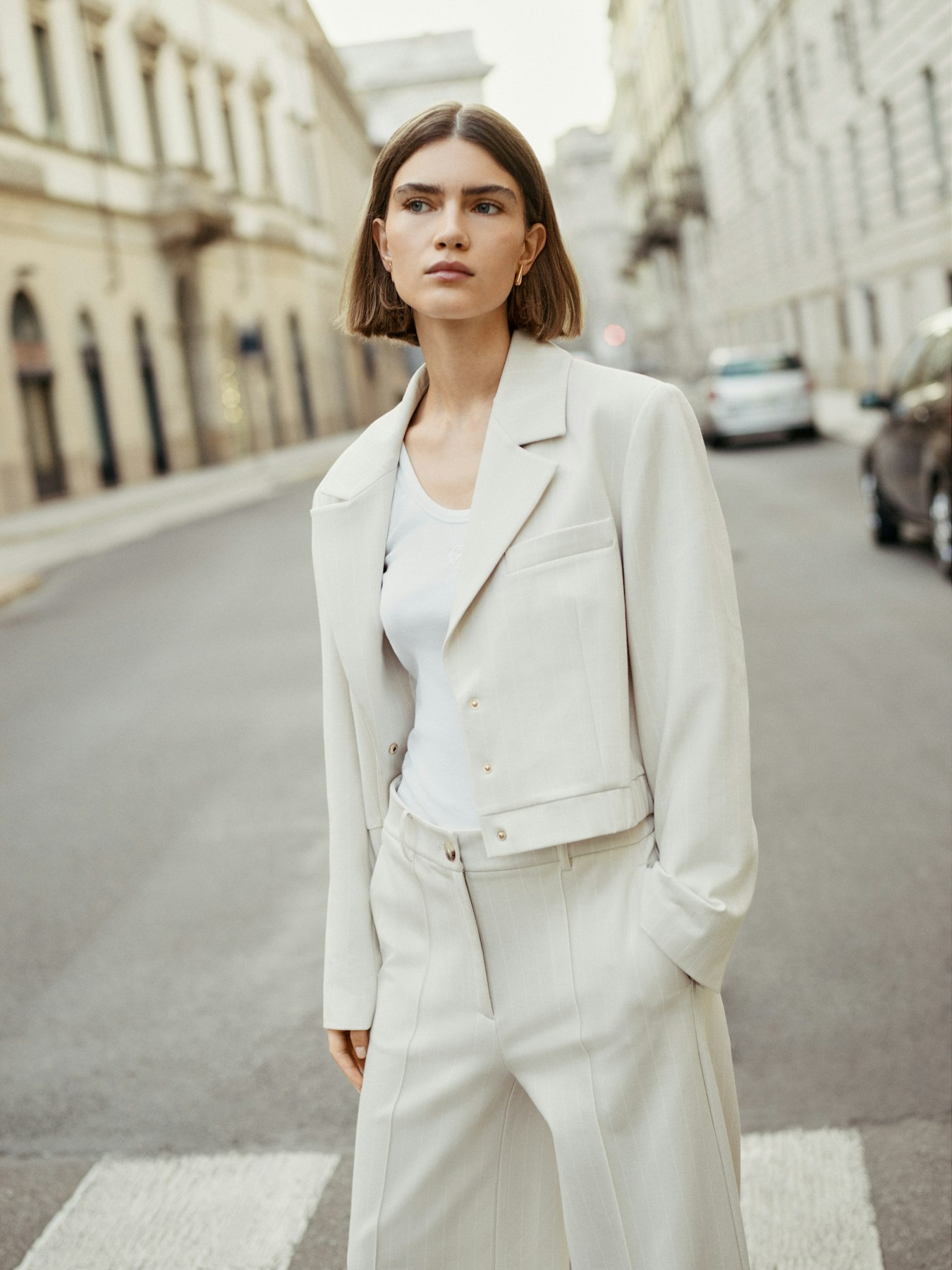 Casual chic outfit dames met blazer en pantalon bij Blijdesteijn in Tiel