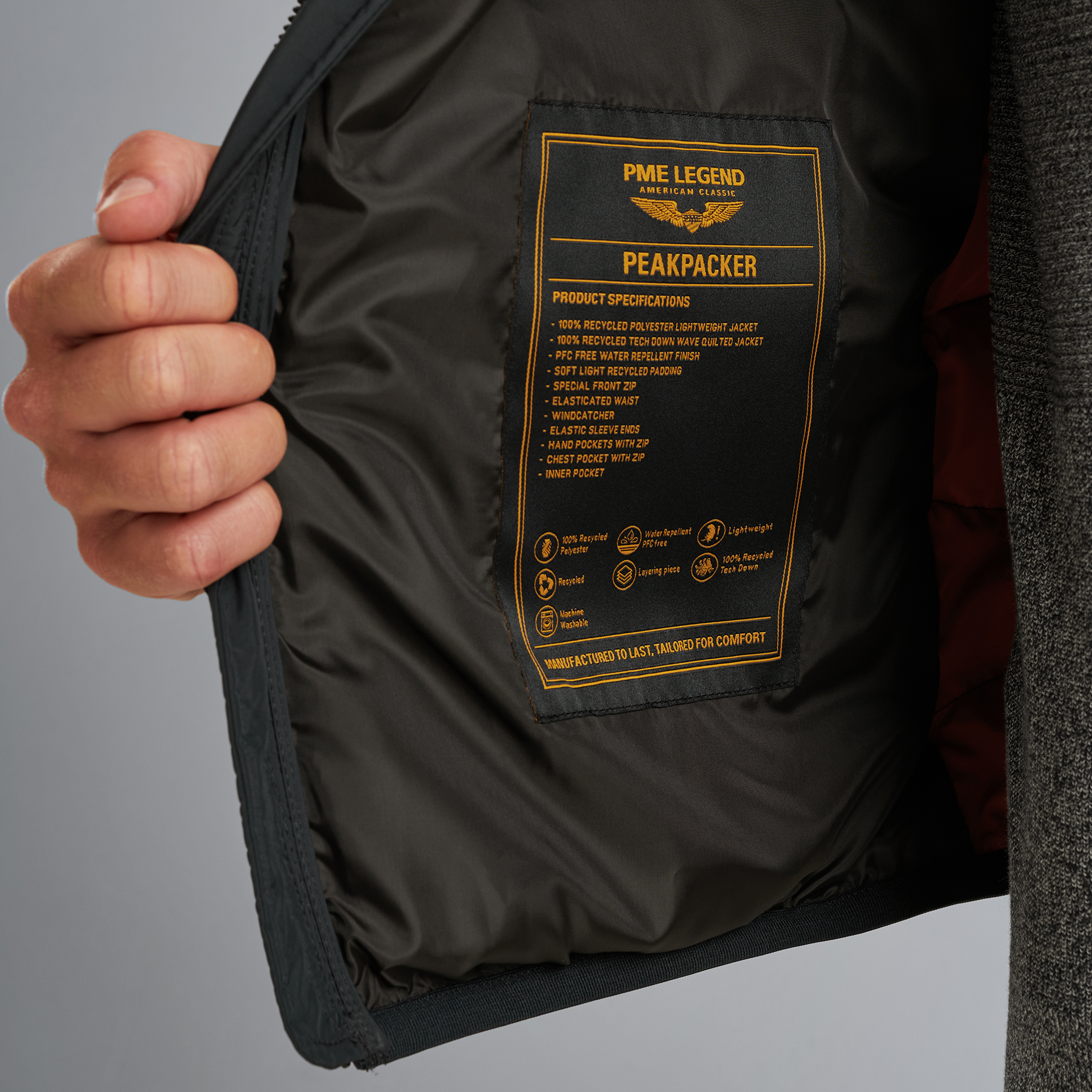 Detail van PME Legend Tech Down jas