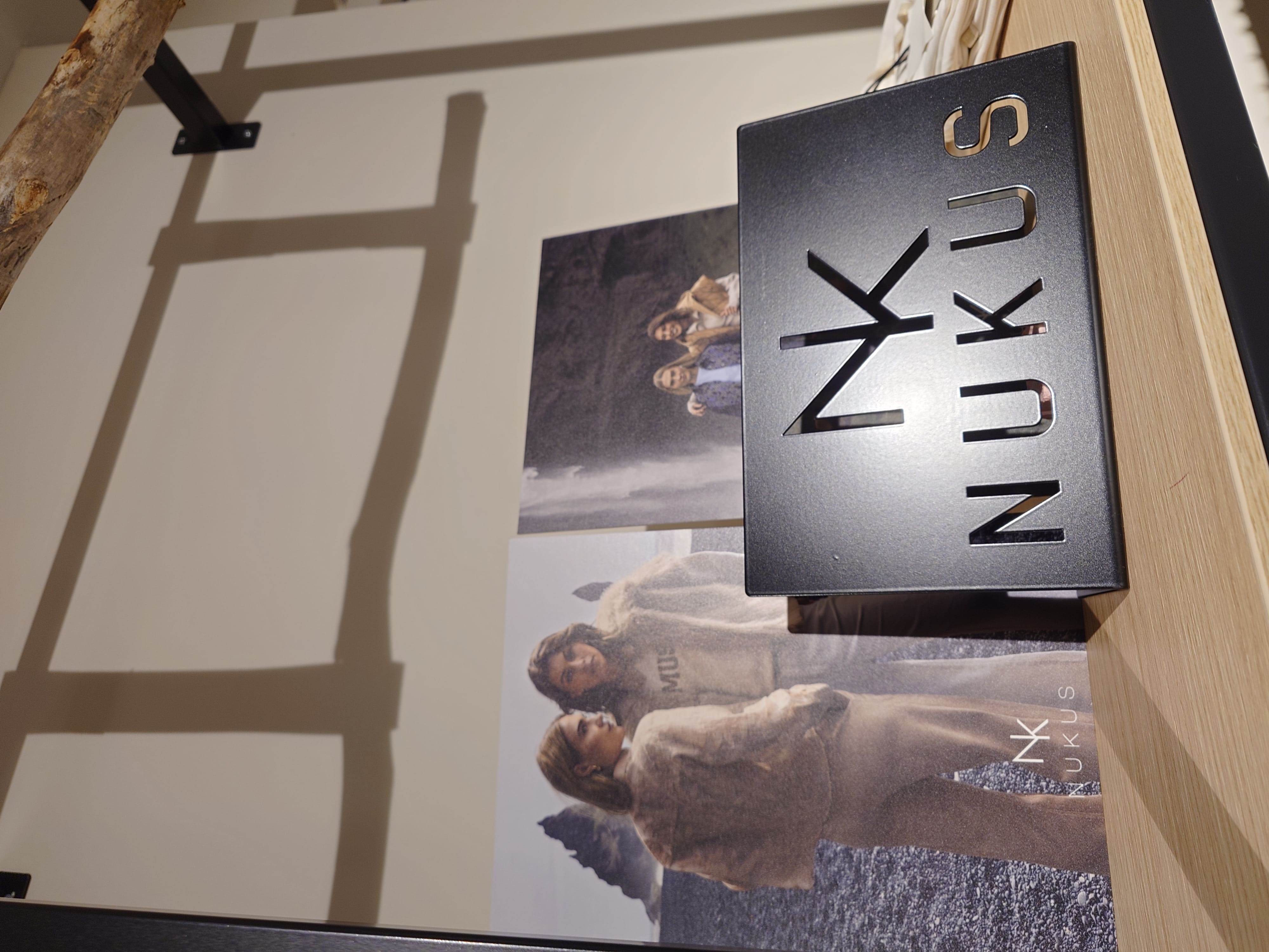 Nukus kleding dames – natuurlijke kleuren en stoffen