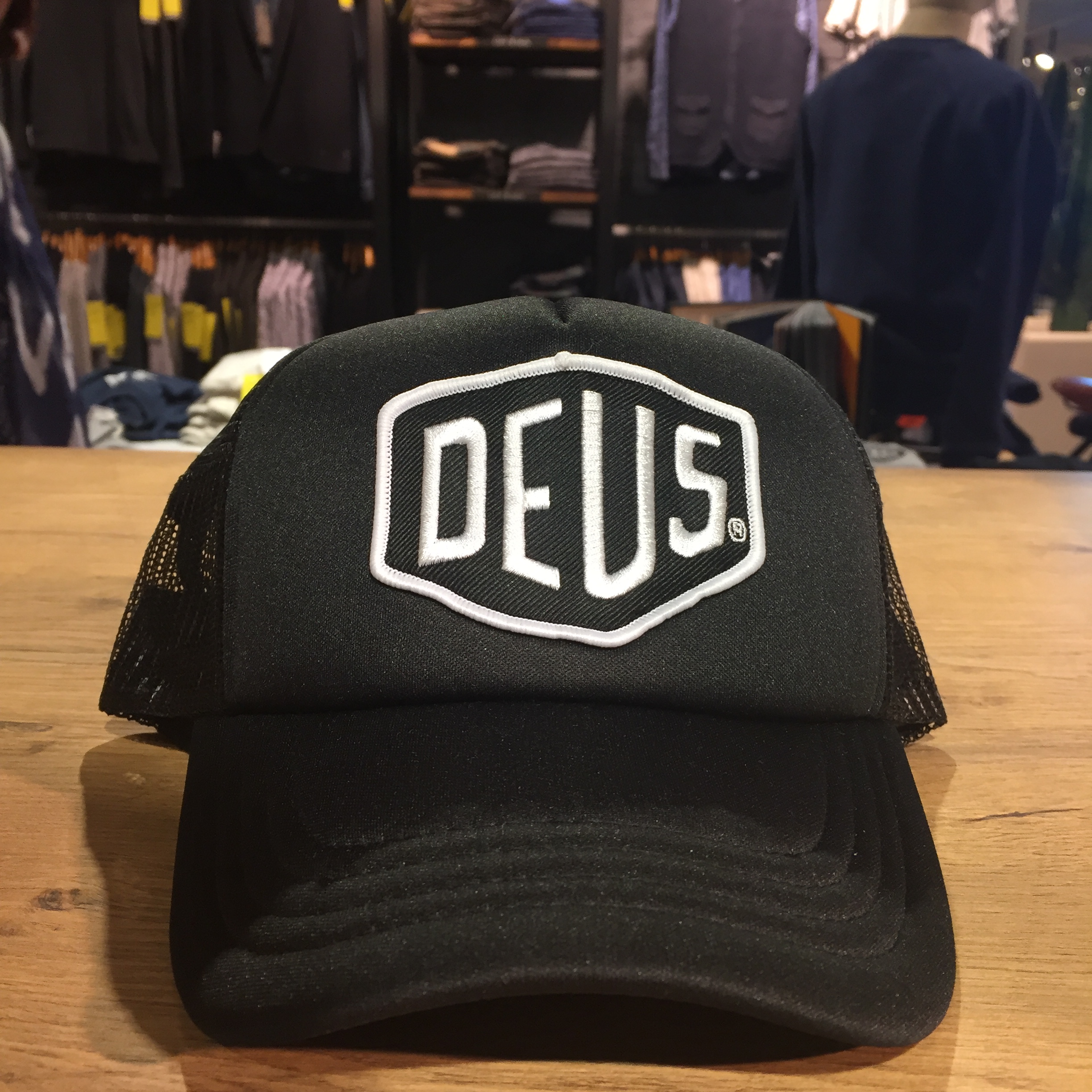 Deus cap zwart wit