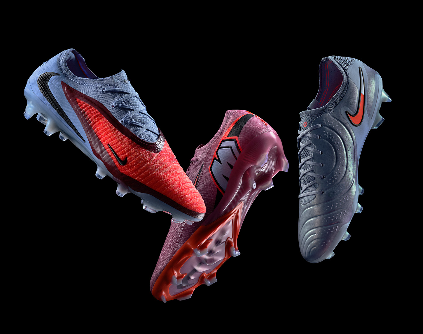 3 voetbalschoenen van nike in rood en blauw tinten