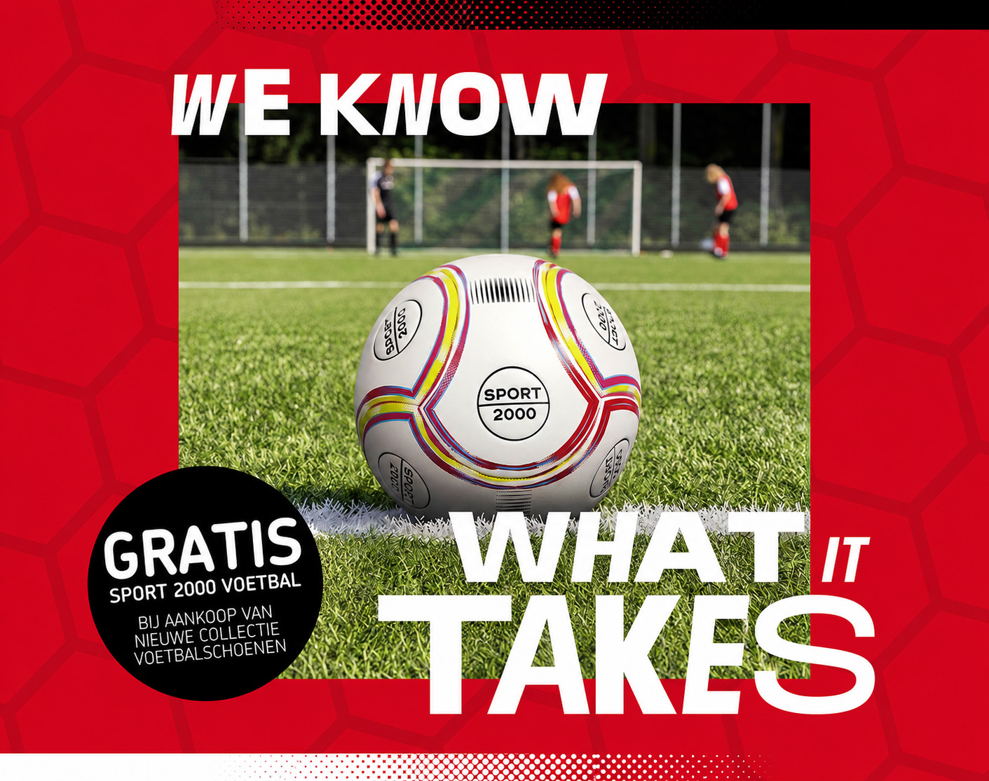 voetbal van sport 2000 op een voetbalveld