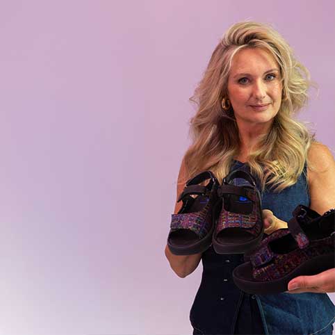 been met bruine veterschoen omhoog en schoen erop