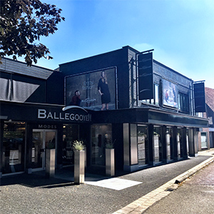 Voorzijde winkel Ballegooyen Modes Dussen