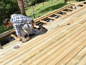 Houten vlonder in je tuin plaatsen? Zo ga je te werk