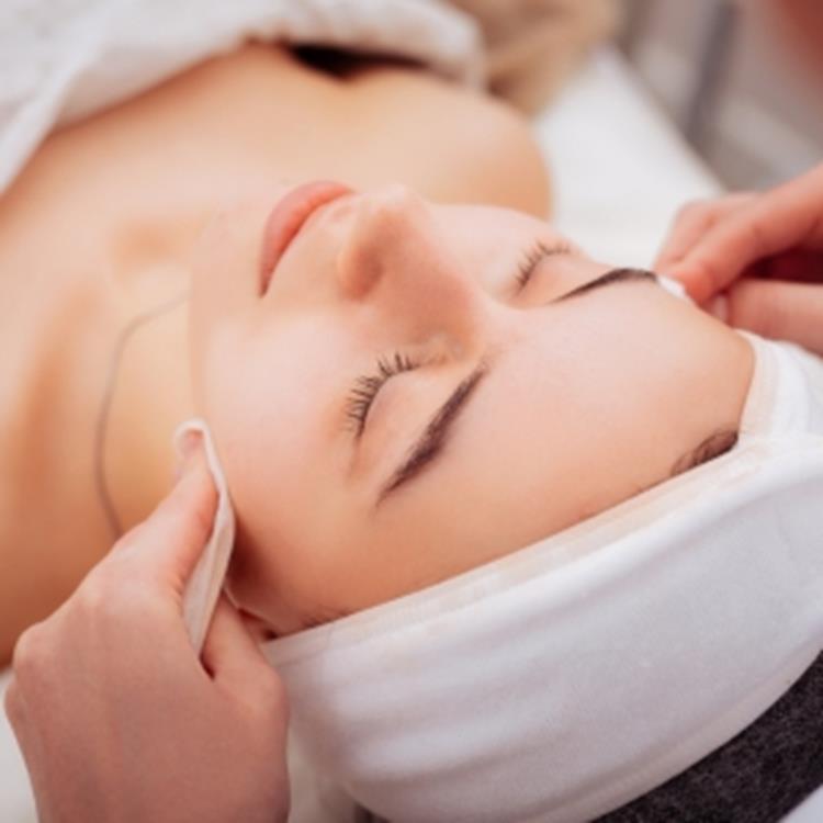 A radiant future for your skin: essential products for youthful radiance