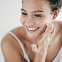Retinol, vitamine C en co – wat doen actieve ingrediënten voor je huid?